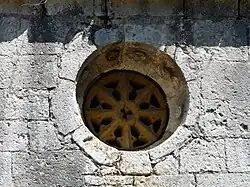 Okulus über dem Eingangsportal