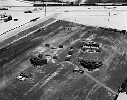 Vorbereitungen zur Montage eines Crawlers am Kennedy Space Center, hier drei Ausleger der Kettenlaufwerke