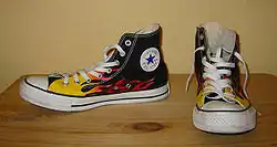 Der Basketballschuh Converse All Star von Converse, ein seit 90 Jahren millionenfach, in mannigfaltigem Design, verkaufter Schuh