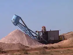 Typisches Arbeitsgerät für die Opal-Gewinnung in Coober Pedy (South Australia)