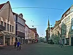 Fast fußgängerlose Lange Straße in Oldenburg, April 2020