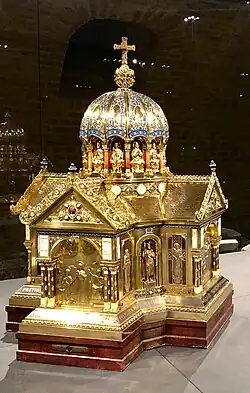 Historistischer Coronaschrein nach Restaurierung