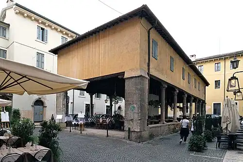 Loggia del Mangano, 14. Jahrhundert, Corte Sgarzerie, Verona