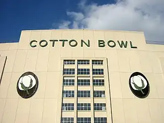 Vorderansicht des Cotton Bowl Stadium