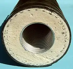 Fabrikneues flexibles Verbundrohr mit Mediumrohr aus gewelltem rostfreiem Stahl, Wärmedämmung aus Polyurethanschaum mit Streckmetalleinlage in Mantelrohrnähe und Mantelrohr aus Polyethylen; Dimension 60/126, mit Überwachungssystem (beide Typen)