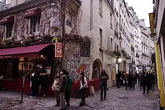 Marais: Rue des Rosiers