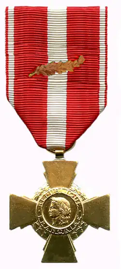 Croix de la Valeur militaire mit einem Palmenzweig an das Regiment