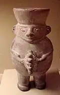 Keramikfigur der Wari-Kultur aus Peru (ca. 500–1200)