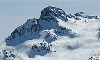 Curuna Lada (Breite Krone, mittig) und Piz Faschalba (Grenzeckkopf, rechts), davor das falsche Kronenjoch