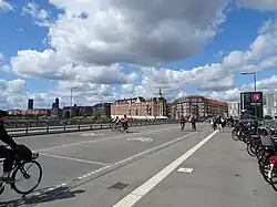 Radspuren und Fußweg auf der Brücke Dybbølsbro