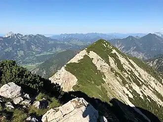 Dürrmiesing vom Hochmiesing aus gesehen