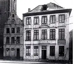 Haus „Zur Stadt Rom“ (links) und Douvenhaus (rechts)