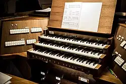 Düsseldorf St. Apollinaris Spieltisch