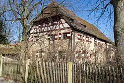 Ehemaliger Klosterbauernhof des ehemaligen Augustinerinnenklosters Pillenreuth, Wohnstallhaus