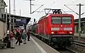 Zug der S-Bahn-Linie S1 am Bahnsteig 3