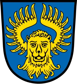 In Blau ein geflügelter hersehender goldener Löwenkopf (Alteglofsheim)