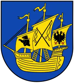 Im Segel bei dem Wappen des Landkreises Wittmund