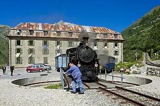 Lok 4 auf der Drehscheibe in Gletsch