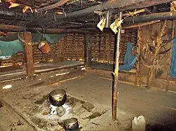 Im Inneren eines Heiligen Hauses in Tartehi (Suco Maubisse)