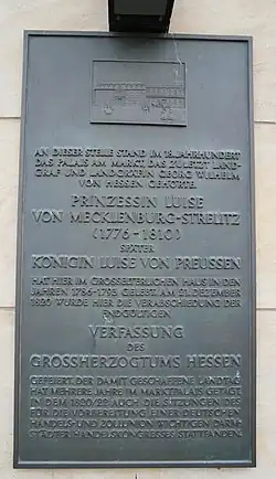 Gedenktafel für die Verfassung des Großherzogtums Hessen von 1820 am Darmstädter Marktplatz