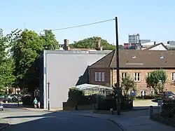 Das Nordertor heute fast vollständig verdeckt durch den Betonbau der Phänomenta von der Westseite