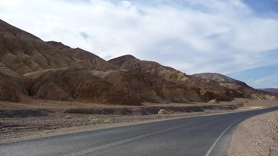 Rezente Verwerfung quert den Badwater Fan, Death Valley