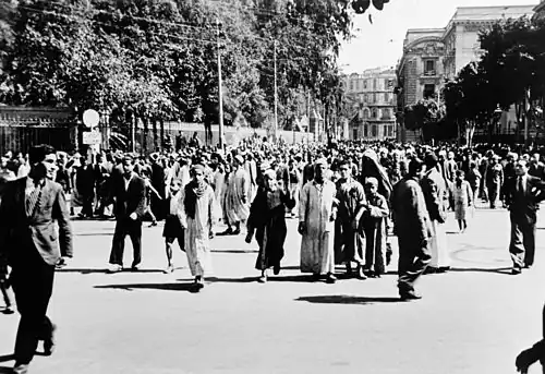 Großdemonstration vor dem alten Opernhaus in Kairo