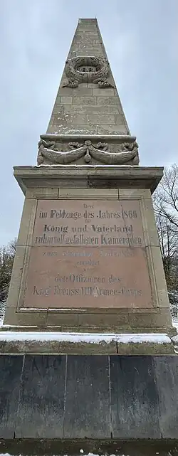 Frontansicht Obelisk Asterstein