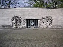 Kriegerdenkmal Düsseldorf-Golzheim / 39er Denkmal das 1939 von den Nationalsozialisten errichtet wurde