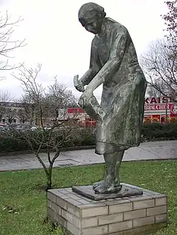 Denkmale für Trümmerfrauen in Dresden und Berlin