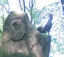 Denkmal für Robert Oettel mit krähendem Bergischen Kräherhahn
