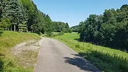 Der Schüpfbachtalradweg zwischen Kupprichhausen und dem Heckfelder See