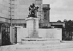 Dreimädelbrunnen vor dem Landeshaus in Düsseldorf (1915)