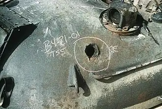 Geschützturm eines T-55 nach Beschuss mit einem APFSDS-Geschoss