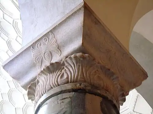 Kapitell in der Galerie im Lichthof, 1. OG (German Bestelmeyer)