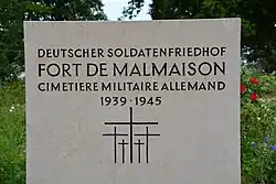 Eingangstafel des Soldatenfriedhofs