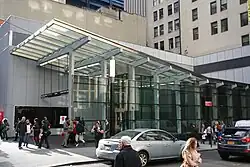 Eingang in der Dey Street Ecke Broadway (Head House)