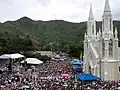 Fest zum Tag der "Virgen del Valle"; rechts: die Basilika "Nuestra Señora del Valle".