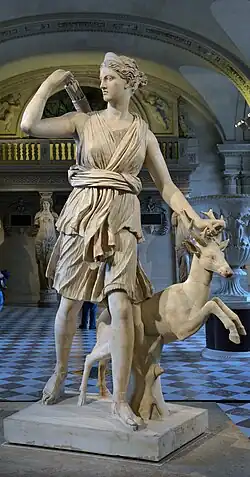 Die Diana von Versailles, römische Skulptur in griechischer Tradition (2.&nbsp;Jahrhundert), Louvre, Paris