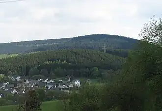 Der Berg namens die Burg im Hintergrund