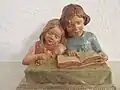 Die lesenden Kinder, ca. 1920, Gips