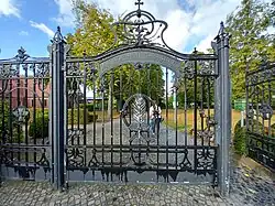 Eingangstor zum Städtischen Friedhof