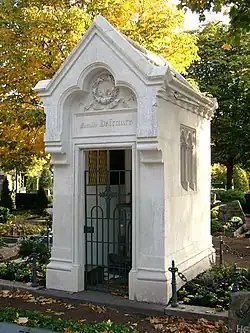 Friedhof St. Johann, Grabkapelle der Dillinger Unternehmerfamilien Defrance, Piette und Peaucellier