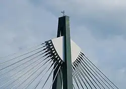 Pylonspitze nach dem Umbau