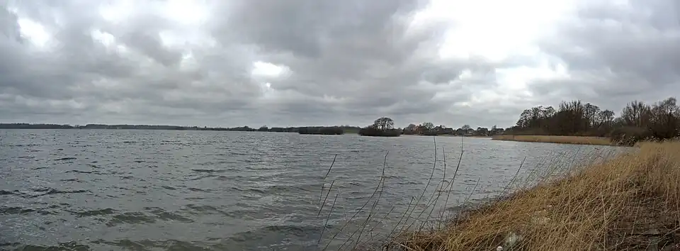 Panorama des Dobersdorfer Sees vom Ufer in Schlesen