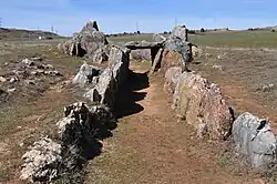 Blick durch den Gang in die Kammer