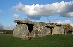 Dolmen de la Pierre Folle in der Nähe des Ortes