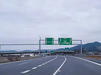 Schilder an der Verzweigung Richtung Košice (D1) und Čadca (D3)