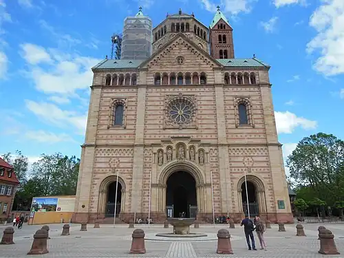 Speyerer Dom. Westriegel mit Fensterrosette, Zwerggalerie und Vierungsturm. Neuromanisch 1854–1858