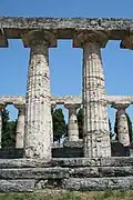 Dorische Säulen des Athene-Tempels in Paestum, Italien